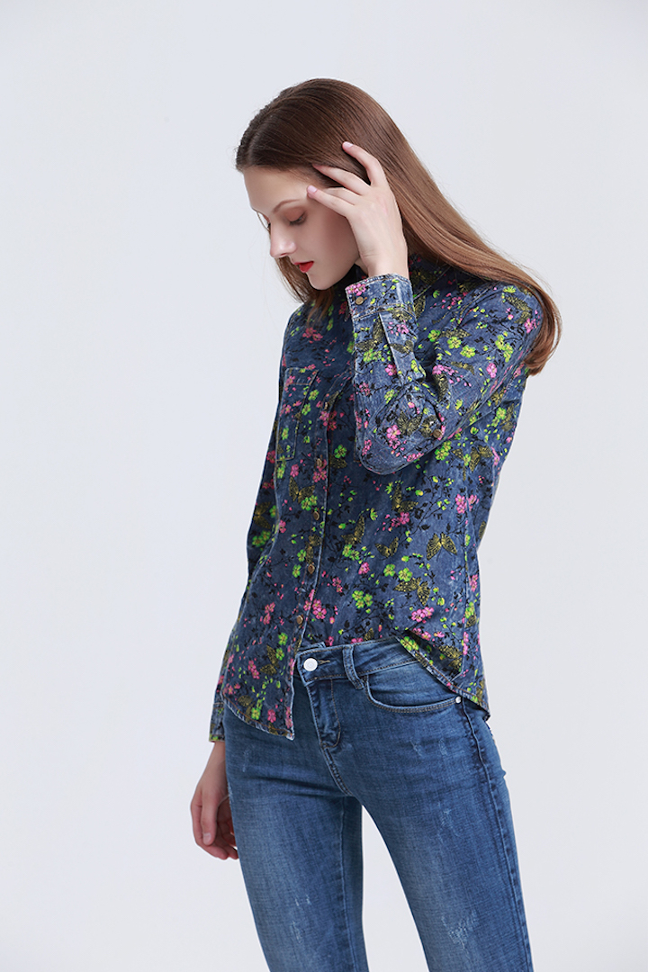 Фото товара 9466, джинсовая рубашка с цветочным рисунком